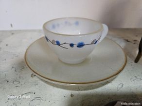 Vintage: taza y plato de cristal opalino